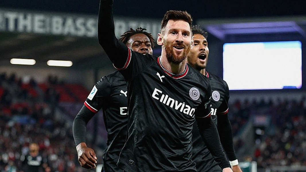 VAR đã đến V.League, nhưng cuốn sổ ghi chép thì vẫn chưa