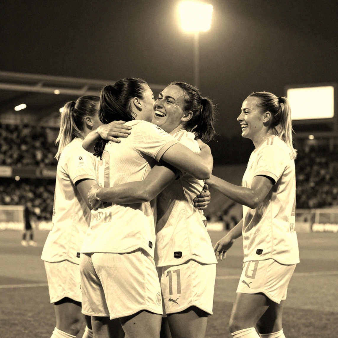 Tuyển Việt Nam thắng Philippines 1-0: Ba điểm giữ bằng móng tay và một vết nứt ở trục giữa