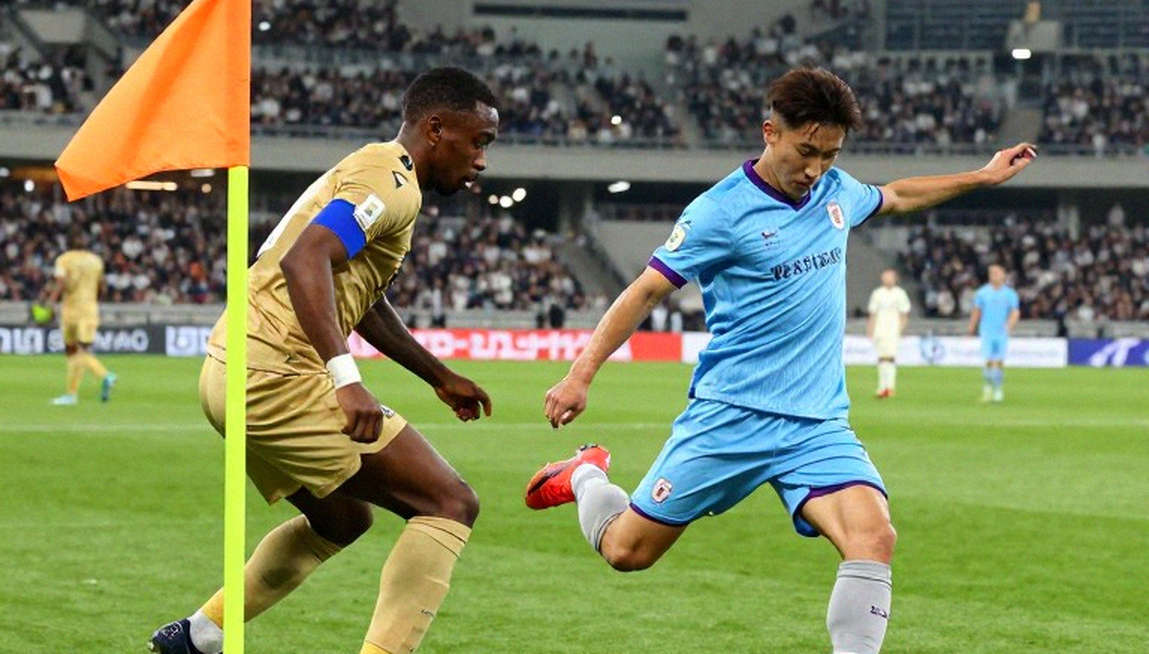 VAR giúp Coventry chạm tay vào lịch sử: Chiến thắng đầu tiên sau 25 năm ở Premier League