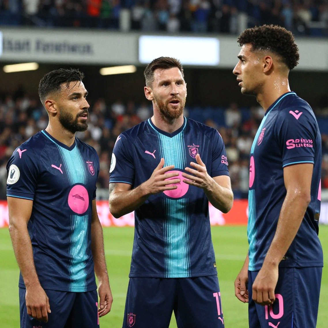 Adou Minh lên tuyển Việt Nam: Khoảng trống hàng thủ, tấm hộ chiếu và những điều chưa ai kiểm chứng