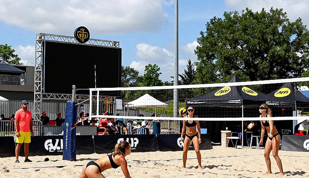 Sổ vàng MOP bóng chuyền nữ NCAA: ba mươi năm, mười ba lần gọi tên, tám con người